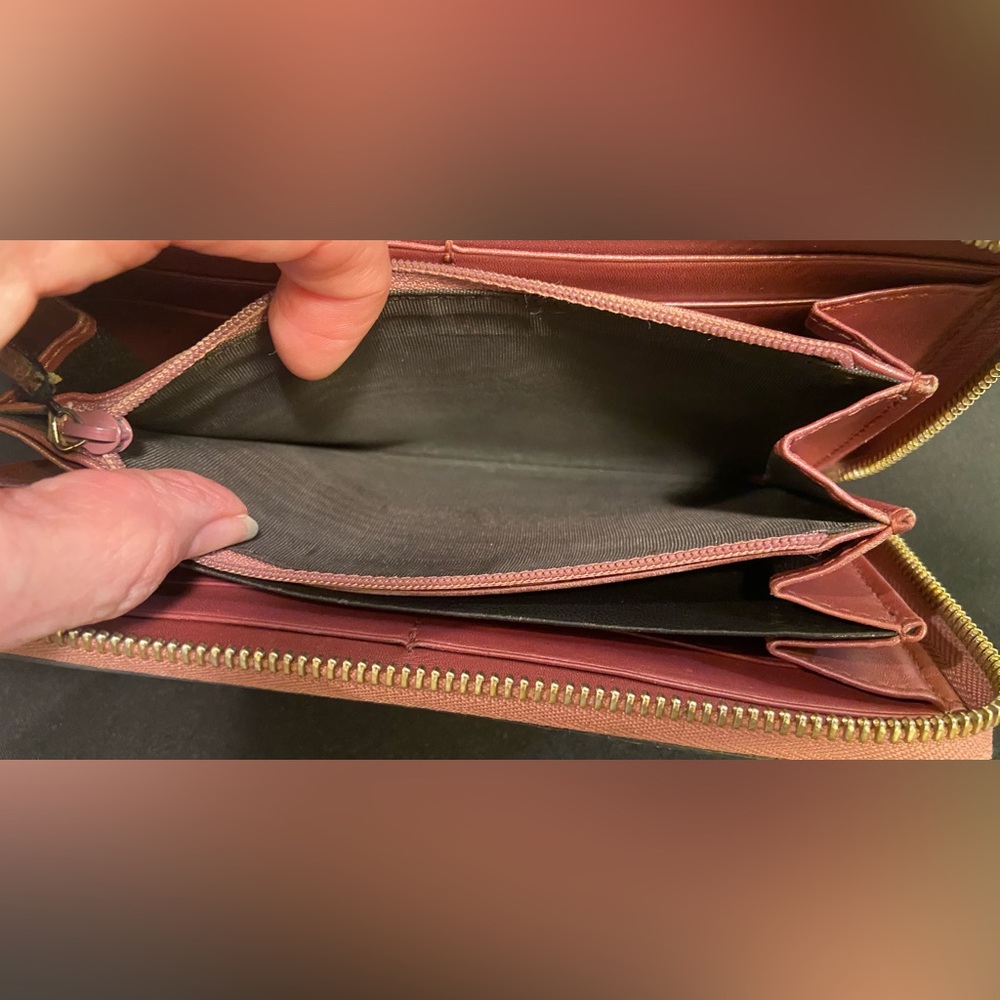 π₯SALE GUCCI ~ Micro GG ~ Patent Leather ~ Raspberry ~ Zip Around π - Picture 13 of 16